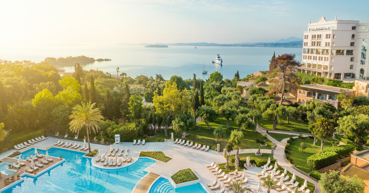 08-pool-garden-beach-luxe-resort-corfu-eva-palace