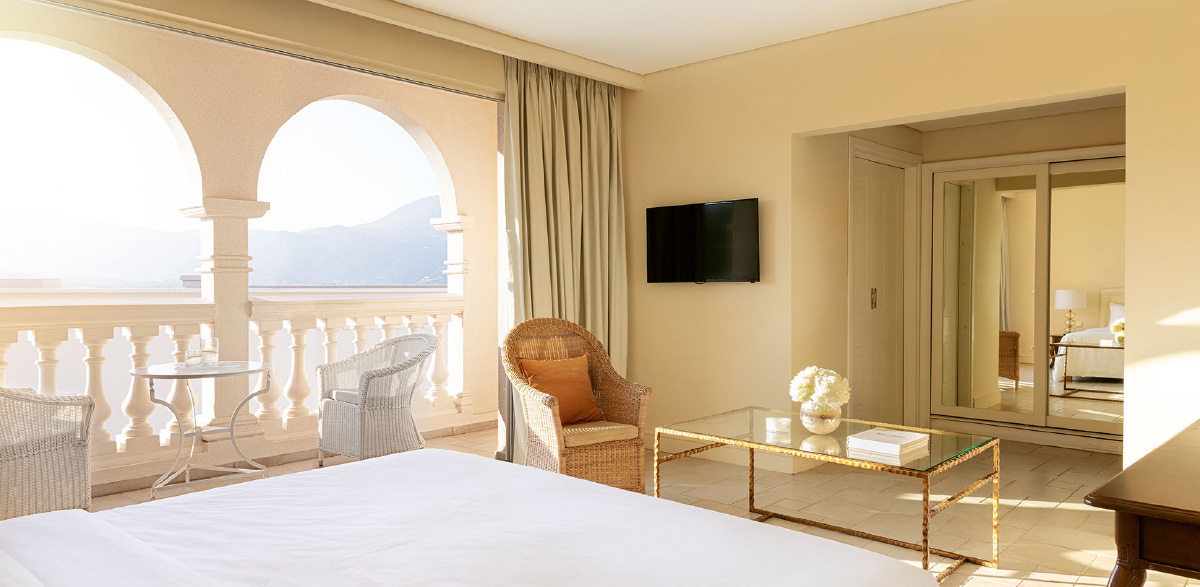 01-double-guestroom-landscape-or-side-sea-view-bedroom-with-views
