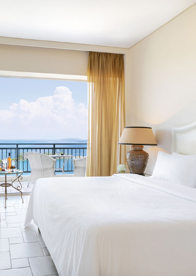 sky-luxury-guestroom-sea-view-accommodation