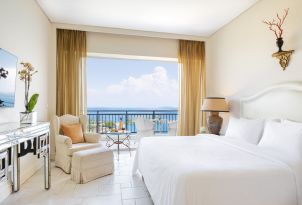 32-sky-luxury-guestroom-sea-view